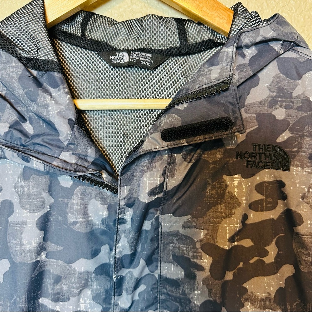 The North Face Boys Camo Windbreaker Lightweight Jacket Size Large - Picture 5 of 7